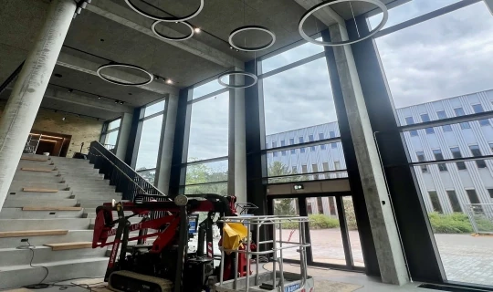 Fugning omkring glaspartier og betonkonstruktioner i Sankt Annæ Musikhus